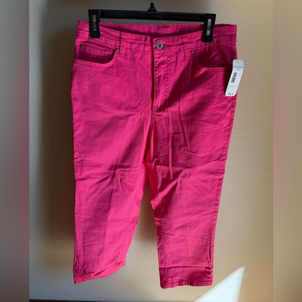 Roll Cuff Capri jeans in pink
